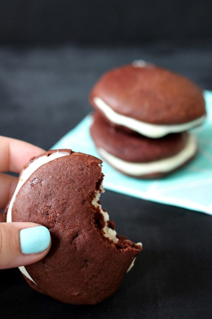 Whoopie Pies mit Honig-Frischkäse-Füllung - kathastrophal.de Whoopie Pies mit Honig-Frischkäse-Füllung - kathastrophal.de